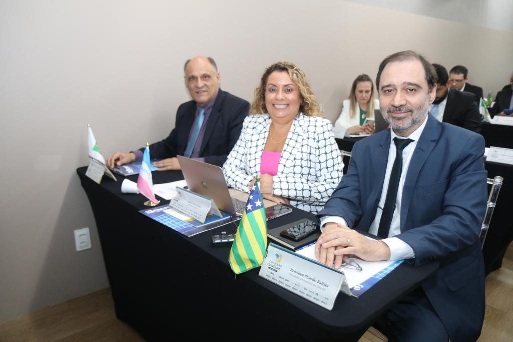 Presidentes do Sistema CFC/CRCs fazem entrega simbólica da minuta de reformulação curricular do curso de Ciências Contábeis