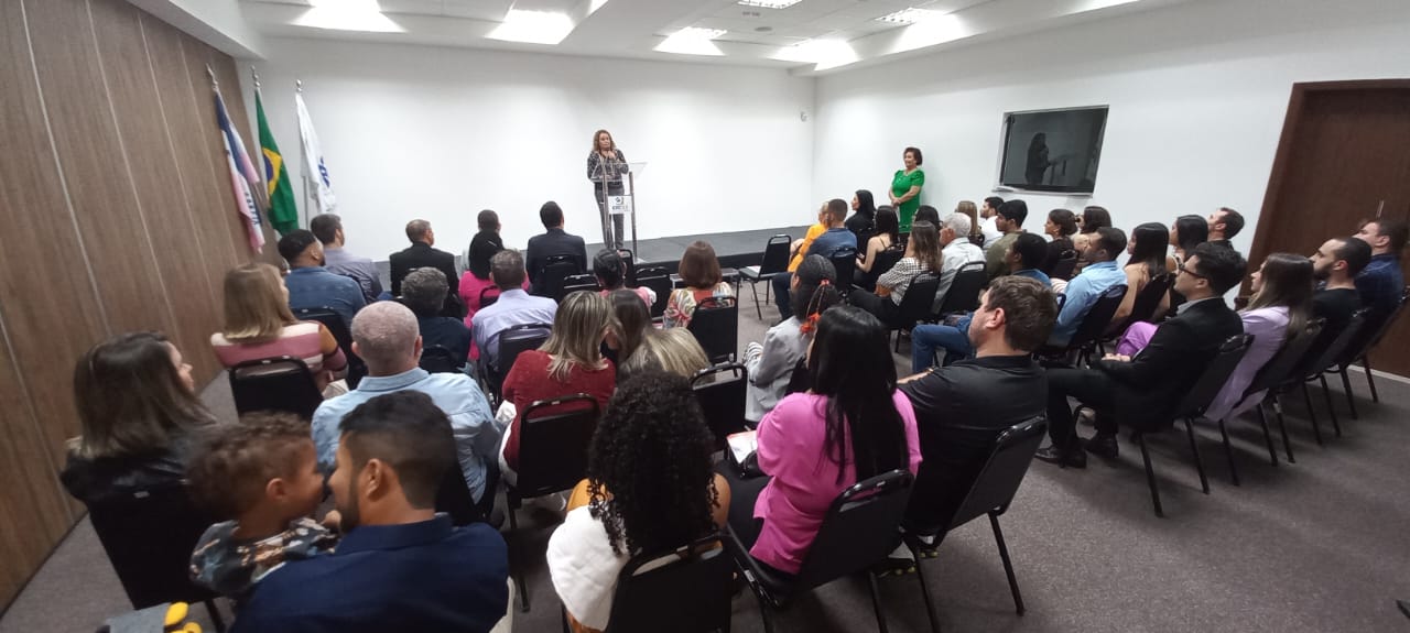 CRCES entrega carteiras para novos profissionais