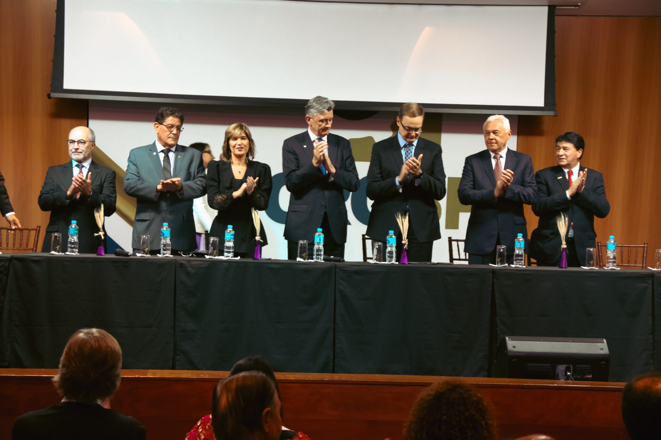 Internacional: Aécio Dantas abre 11ª edição do CReCER