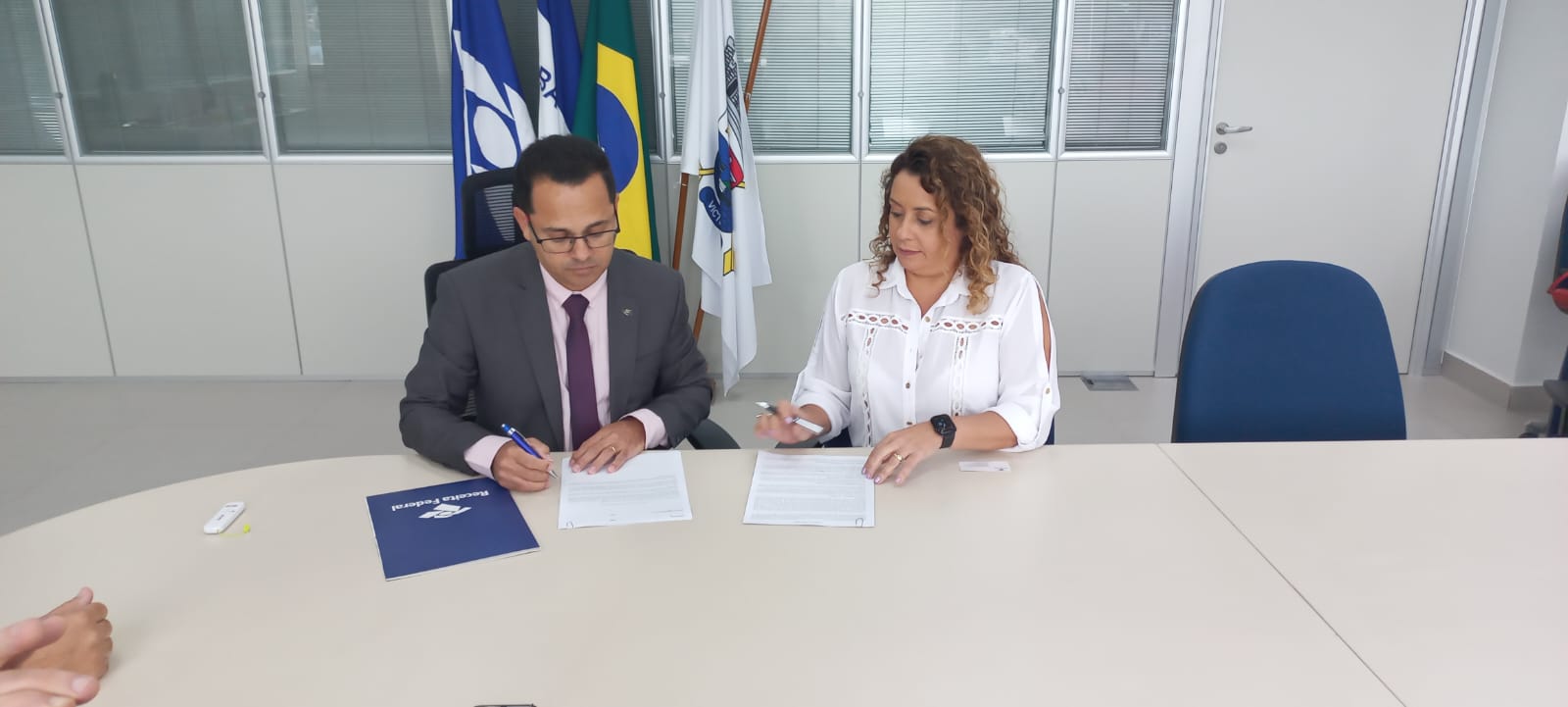 CRCES assina acordo para implantar ponto de atendimento virtual da Receita Federal