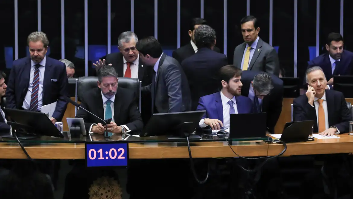 Redução de 30% na alíquota para profissionais liberais é mantida em texto da Reforma Tributária