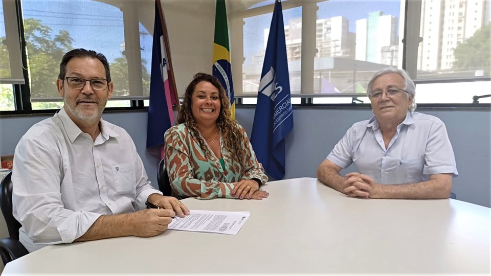 Jucees e CRC-ES assinam acordo de cooperação técnica