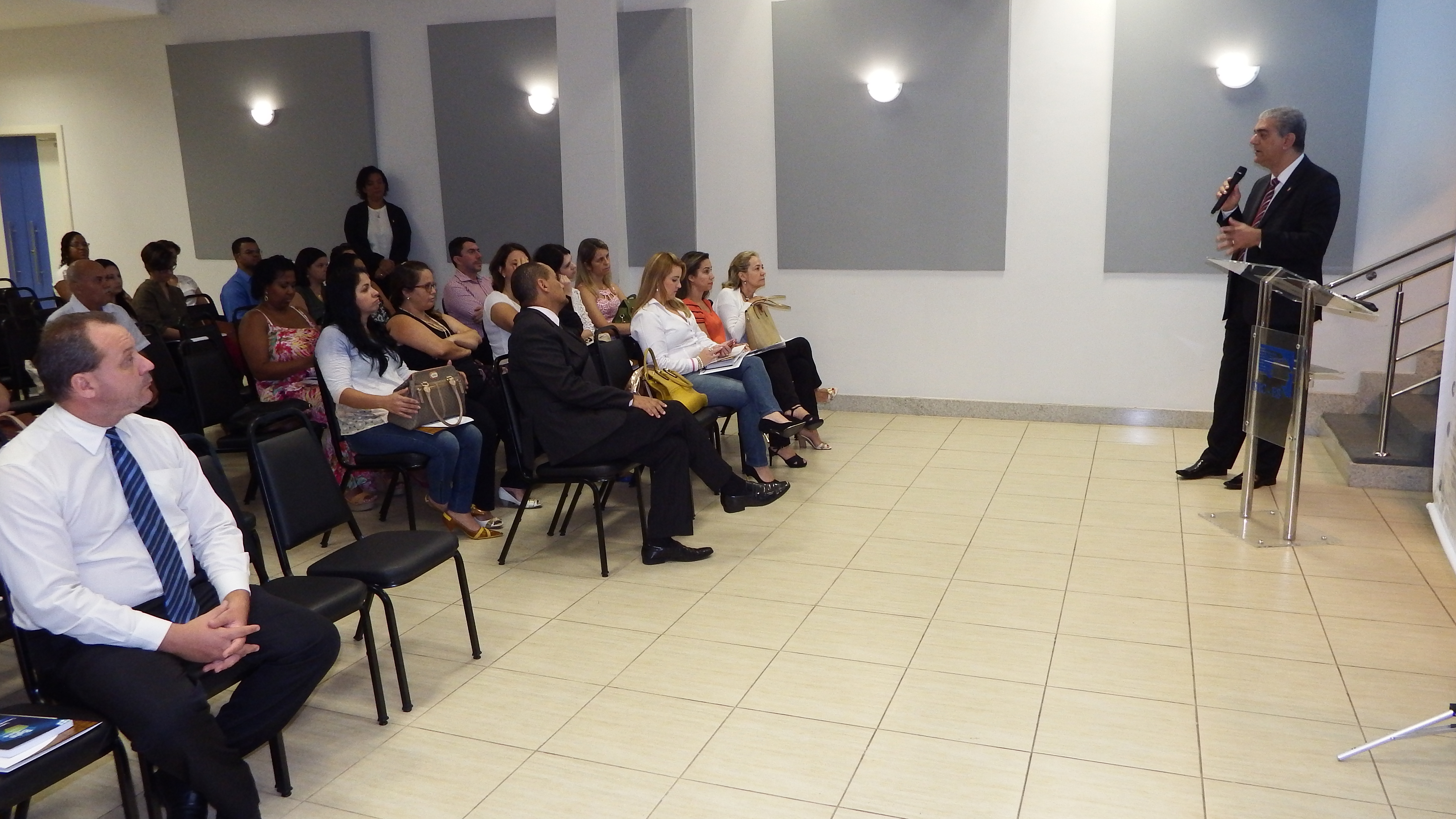 CRCES comemora Dia da Mulher com atualização