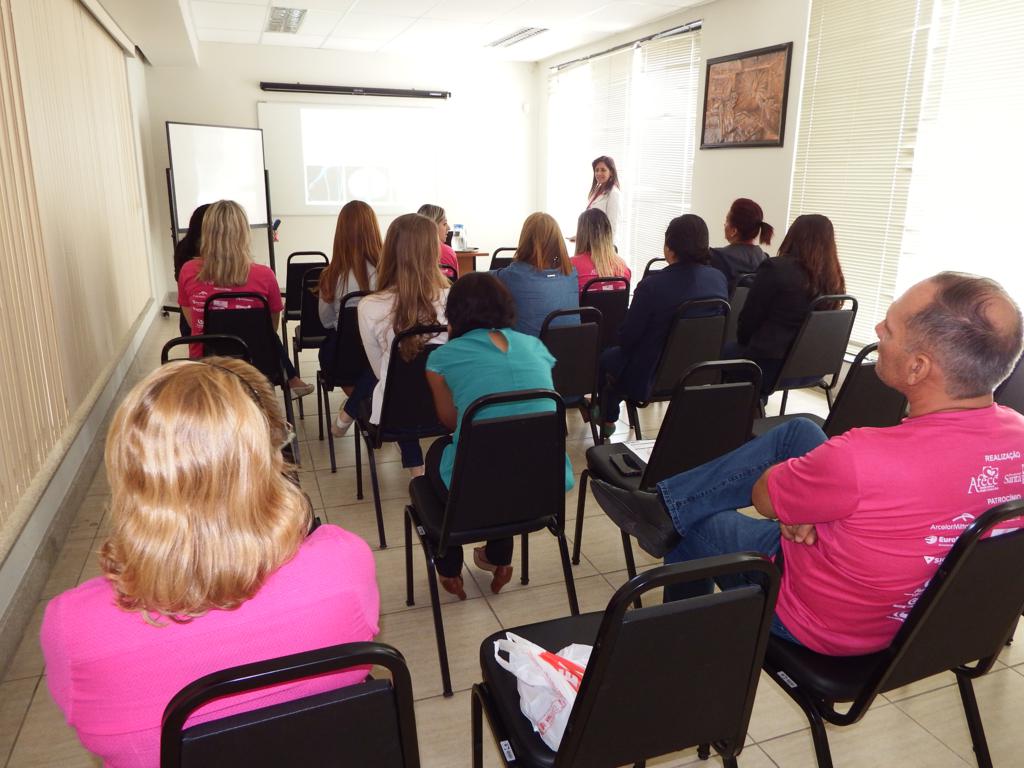 Outubro Rosa: CRCES sedia palestra sobre prevenção do câncer