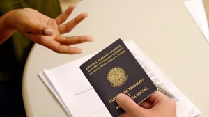 Comissão amplia prazo para empresa devolver carteira de trabalho a funcionário