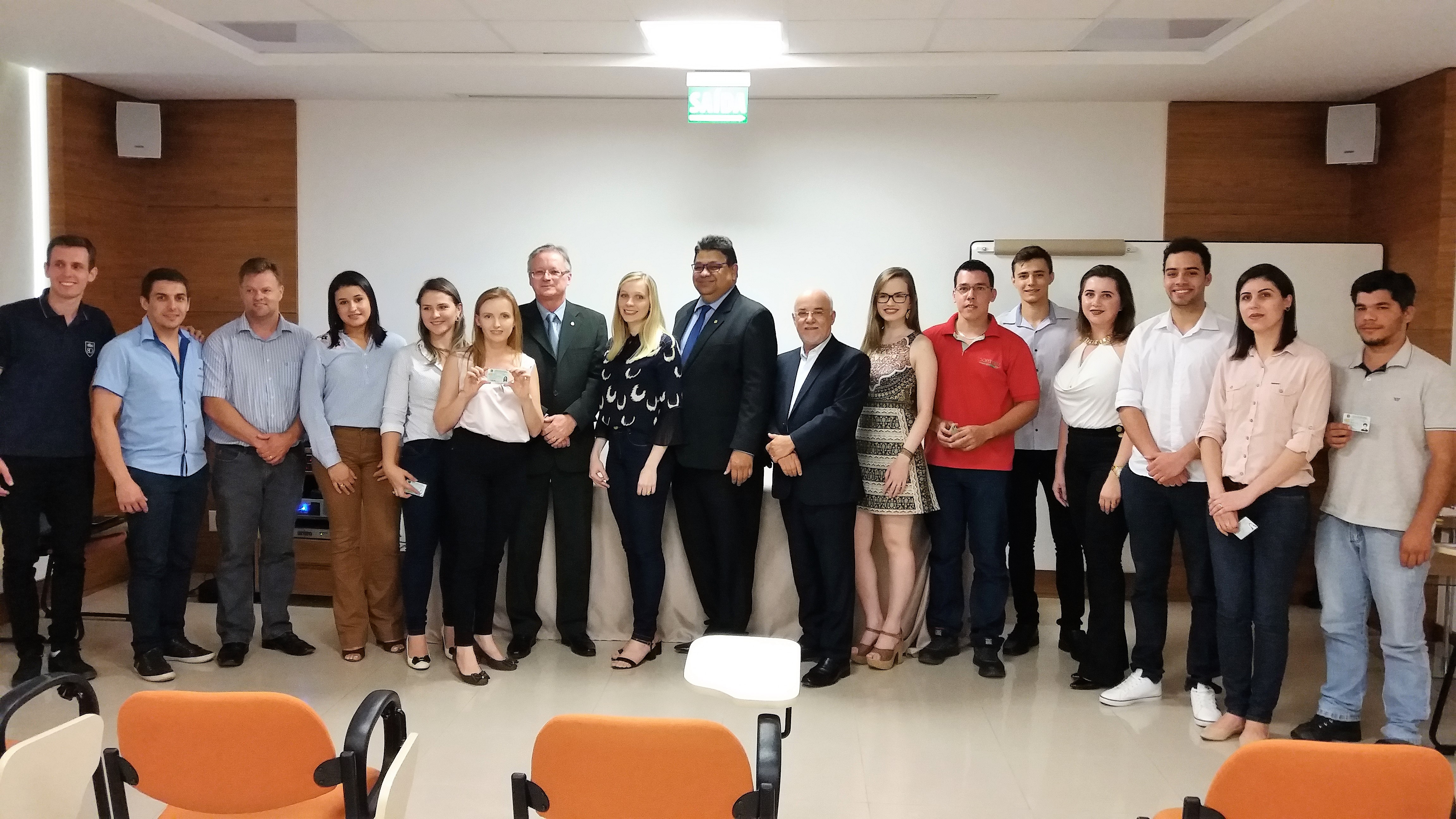 Novos profissionais recebem carteira na solenidade em Santa Maria de Jetibá