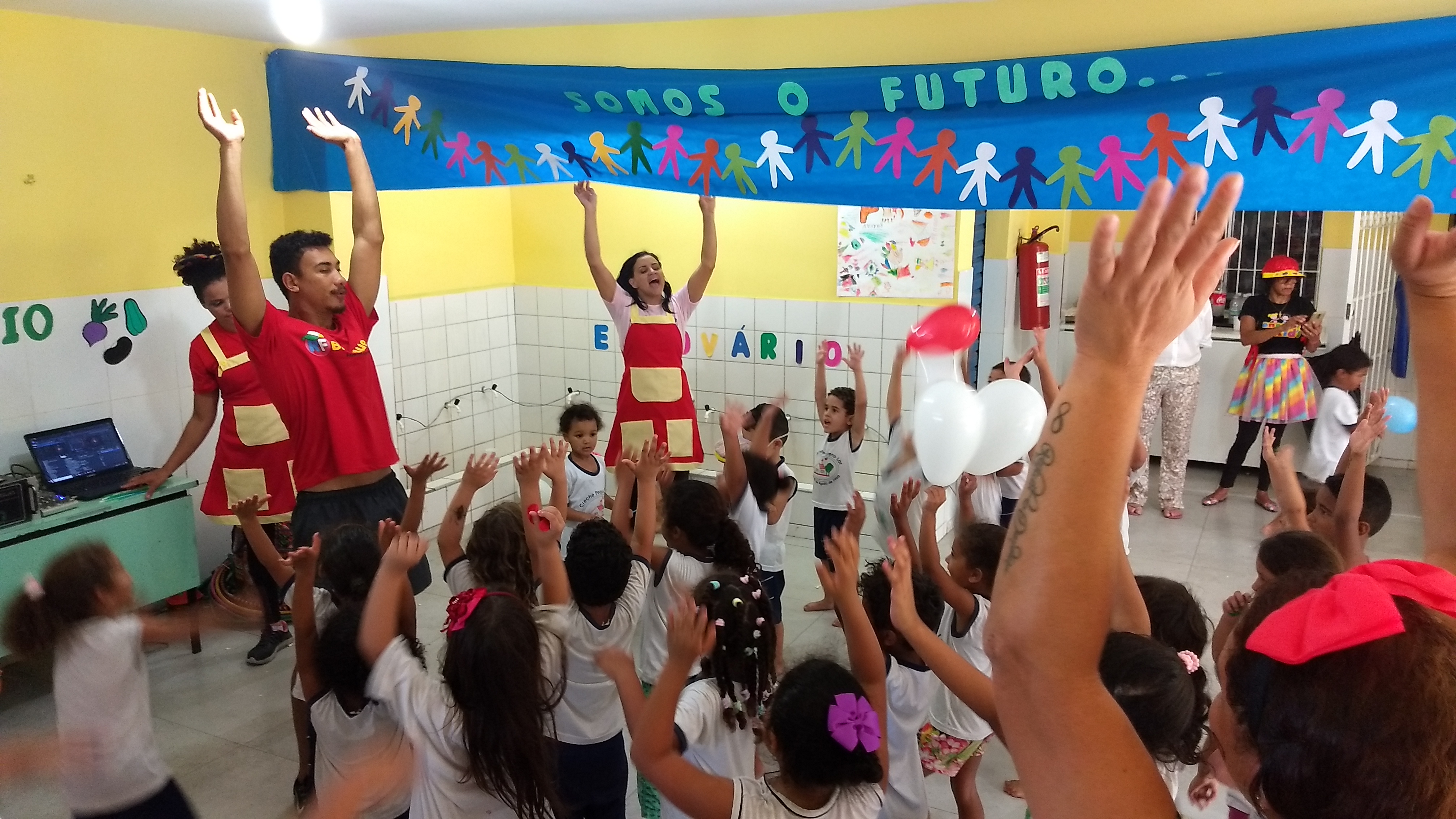 CRCES PROMOVEU AÇÃO VOLUNTÁRIA PARA O DIA DAS CRIANÇAS