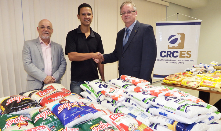CRCES ENTREGOU QUASE MEIA TONELADA DE ALIMENTOS ARRECADADOS EM UM DIA