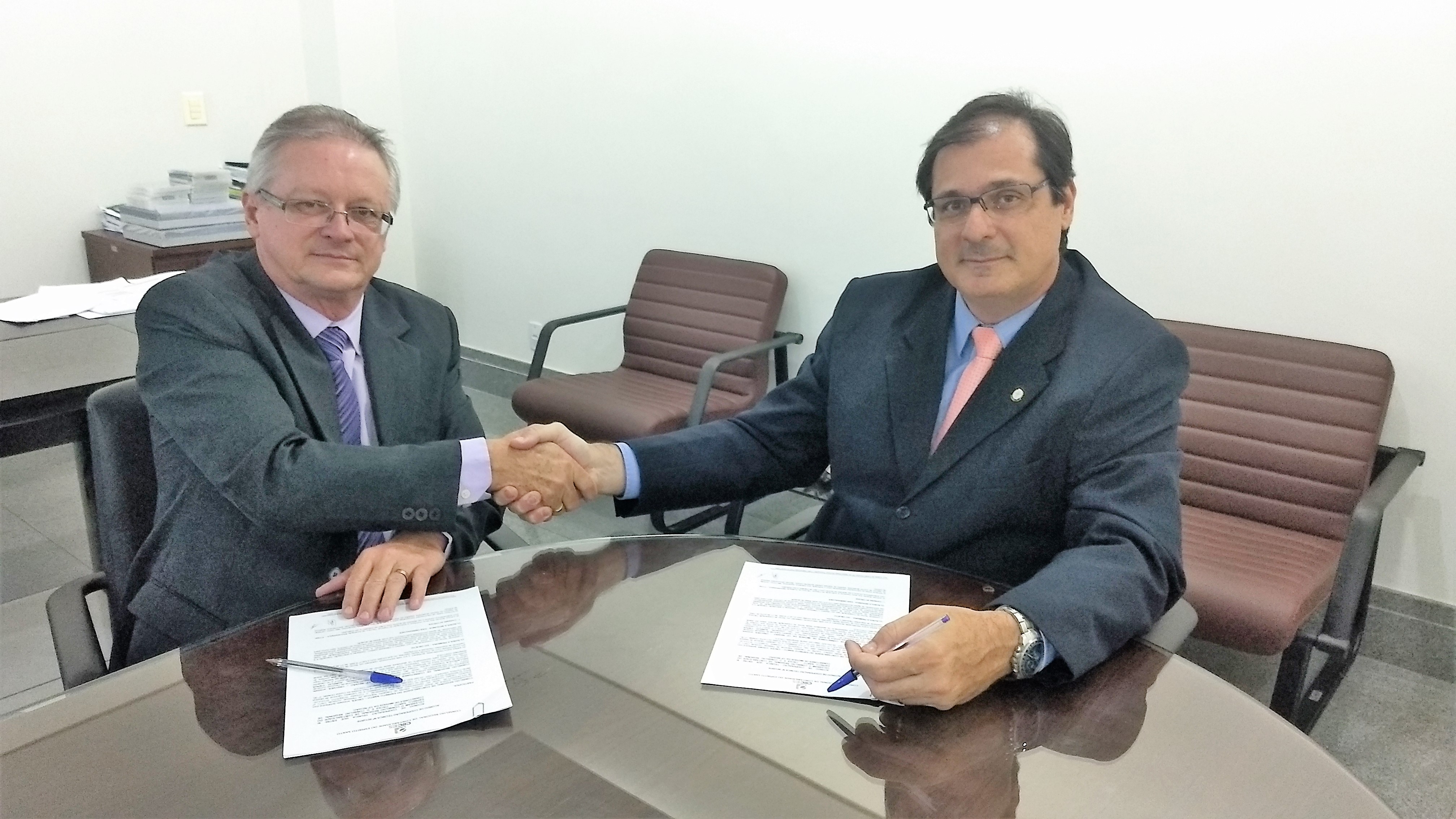 CRCES e CRECI-ES firmam ACORDO DE COOPERAÇÃO TÉCNICA