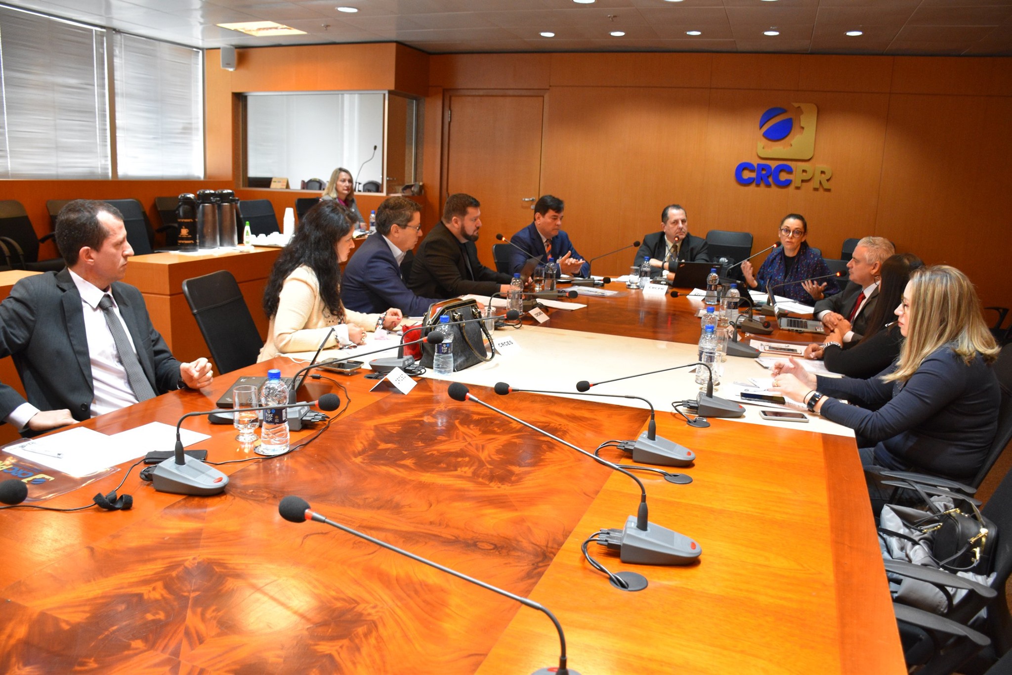 Diretores e assessores jurídicos do CFC e CRCs das regiões Sul, Sudeste e DF reunidos em Curitiba