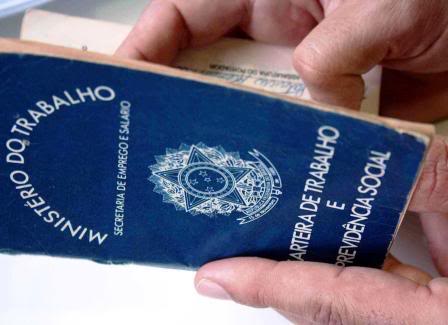 Penalidade para quem não assinar carteira de domésticos começa sexta