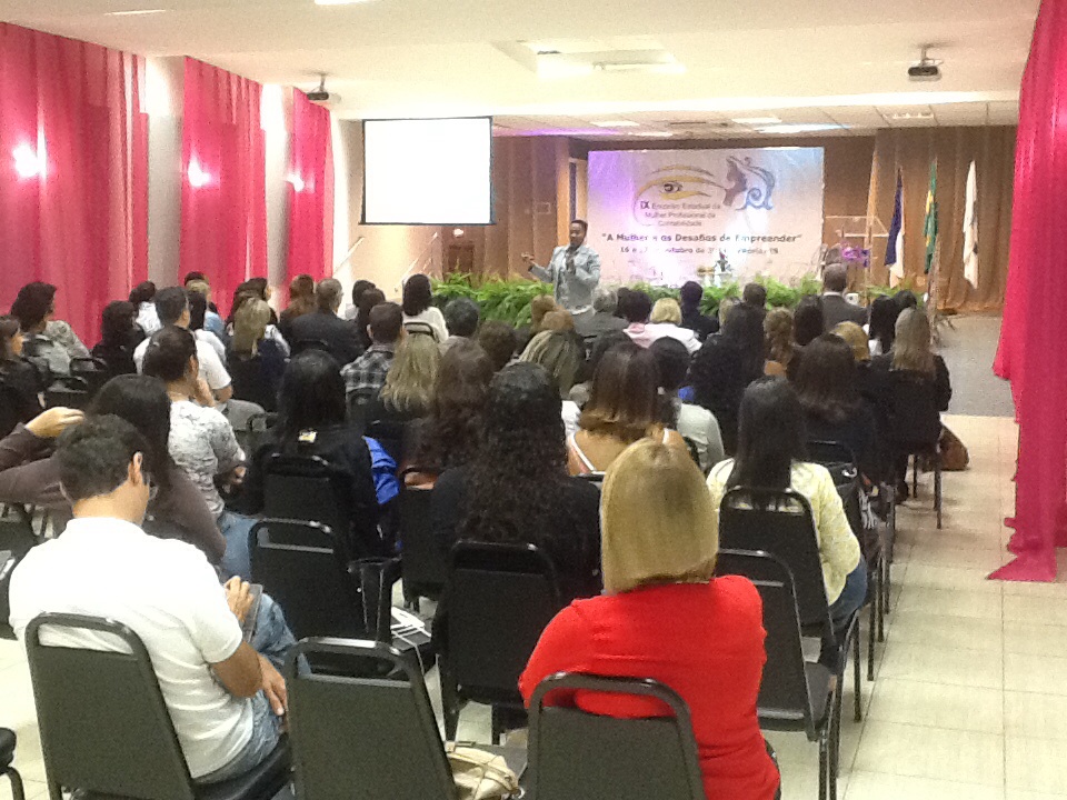 Emoção e atualização marcaram o primeiro dia do Encontro da Mulher no CRCES